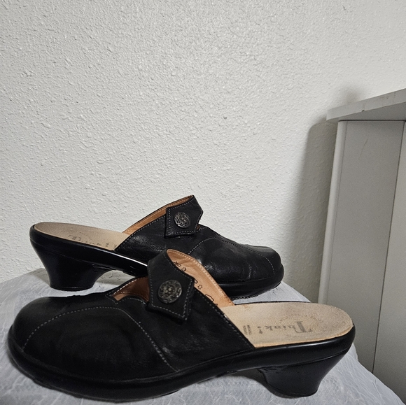Black Leather Think Shoes (7.5) or (38) - Picture 2 of 5